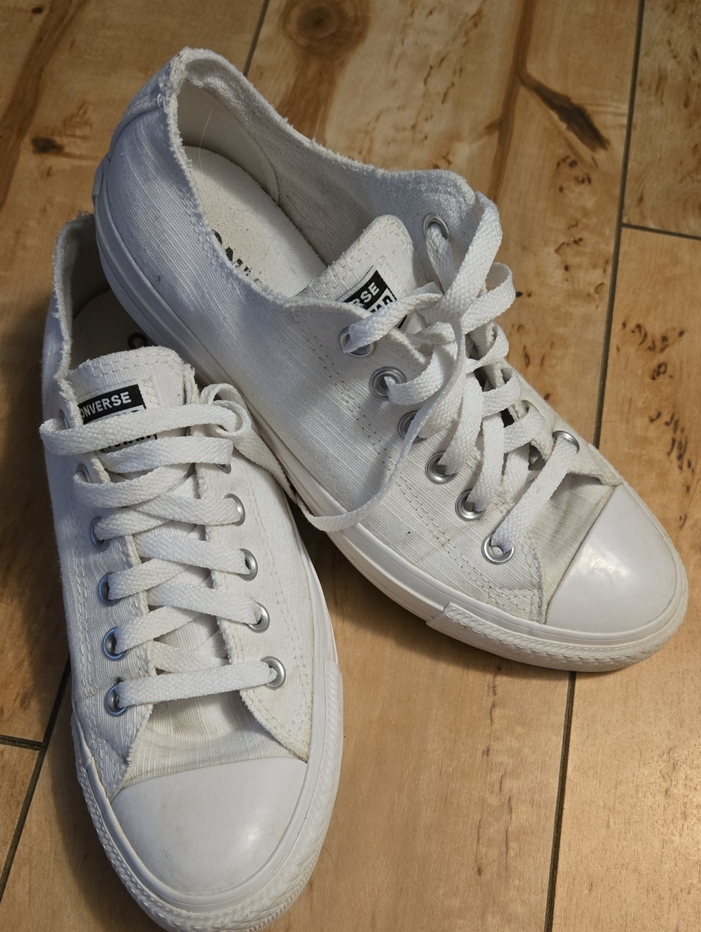 Converse White Low-Top Canvas Sneakers for Women — Classic Lace-Up